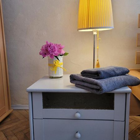 Sunflower Apartment Near Kiev Airport & Railway Station & Center City! Eksteriør billede