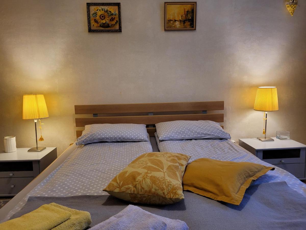 Sunflower Apartment Near Kiev Airport & Railway Station & Center City! Eksteriør billede