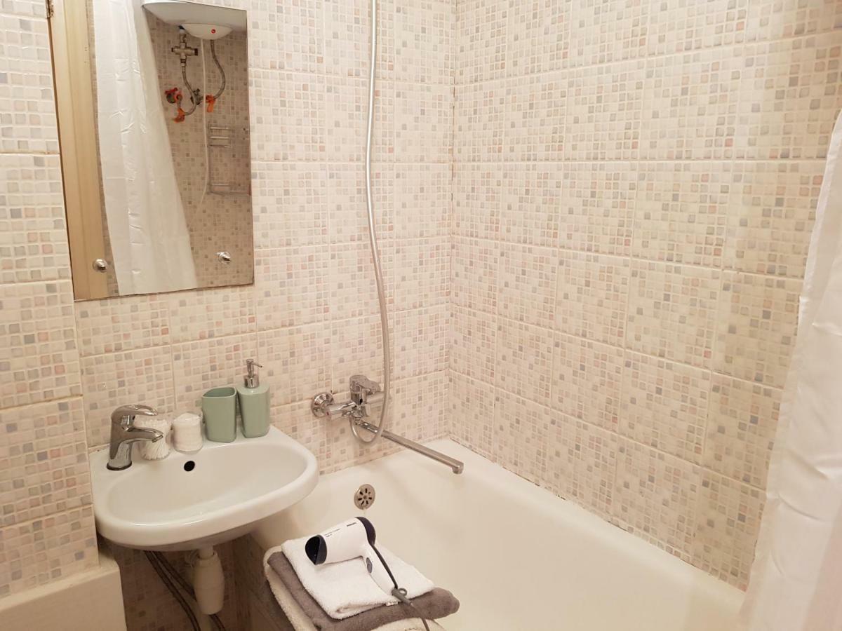 Sunflower Apartment Near Kiev Airport & Railway Station & Center City! Eksteriør billede