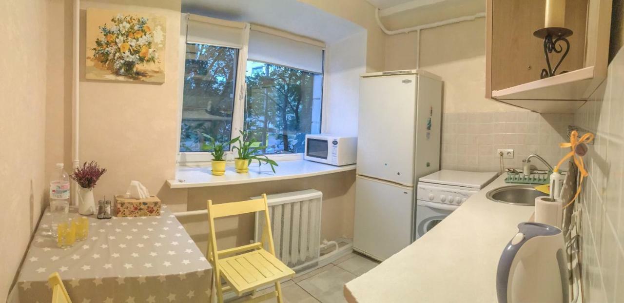 Sunflower Apartment Near Kiev Airport & Railway Station & Center City! Eksteriør billede